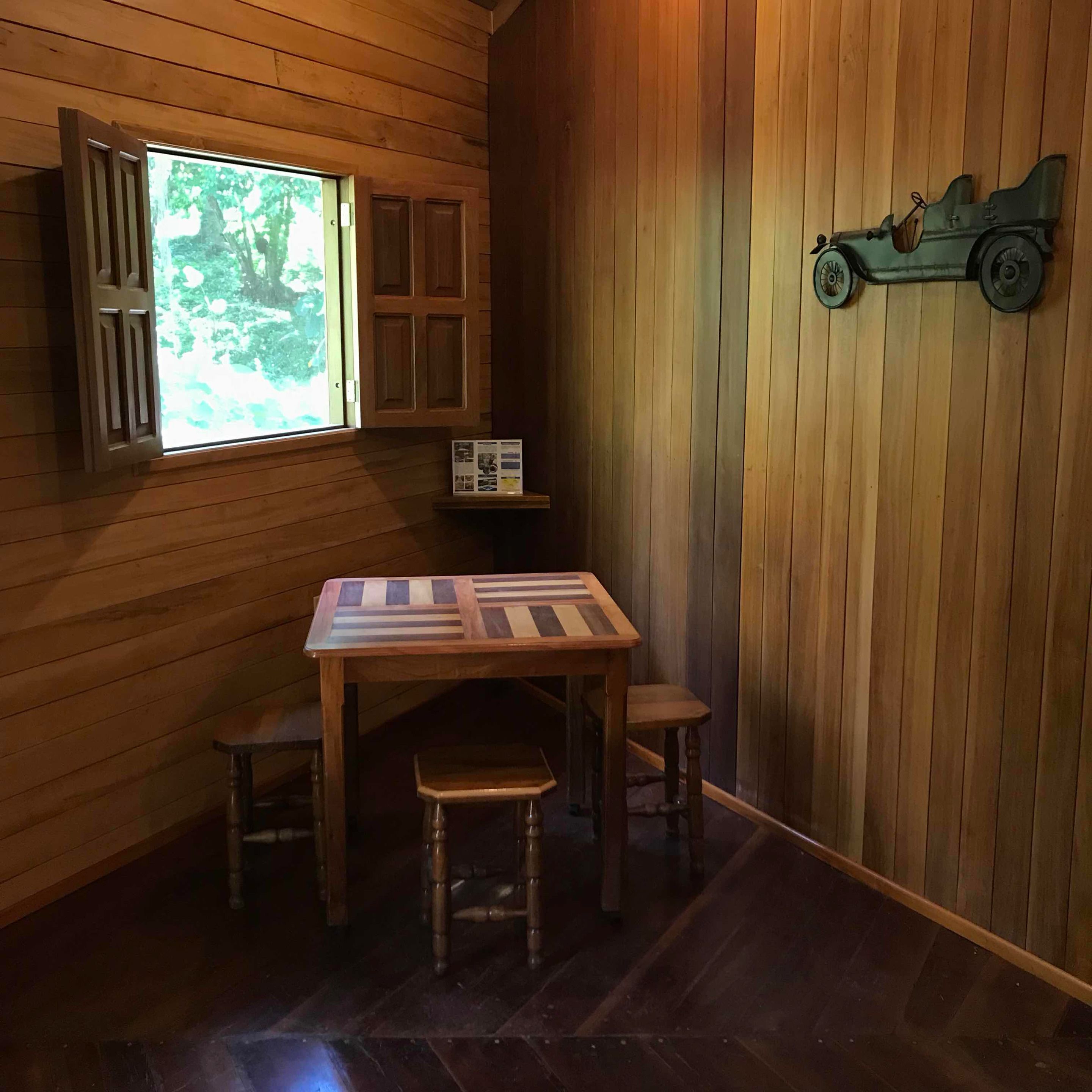 Familiehytte, 2 soverom, balkong, elveutsikt | 1 soverom, lydisolert, wi-fi (inkludert) og sengetøy