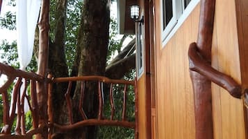 Honeymoon Tree House, 1 Bedroom, Hot Tub, Mountain View | Balcony
