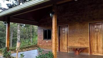 Cabaña familiar, 2 habitaciones, acceso para personas con movilidad reducida, aire acondicionado | 1 habitación, espacio para trabajar con laptop y insonorización