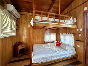 Honeymoon Tree House, 1 Bedroom, Hot Tub, Mountain View