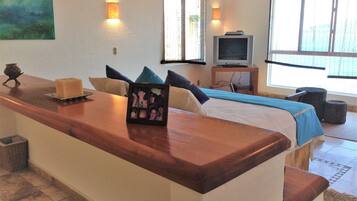 Family Townhome, 3 Bedrooms, Ocean View | 3 bilik tidur, meja, Wi-fi percuma, cadar katil