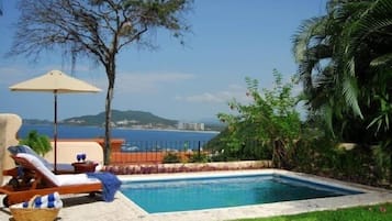 Outdoor pool, sun loungers