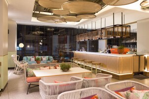 Bar à beira da piscina