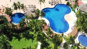 Outdoor pool, sun loungers