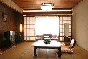Habitación tradicional, no fumadores (Japanese-Style) | Caja fuerte, wifi gratis, ropa de cama
