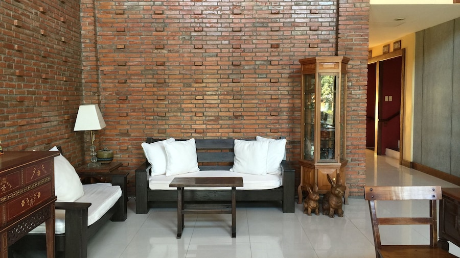Mango Valley Hotel 1