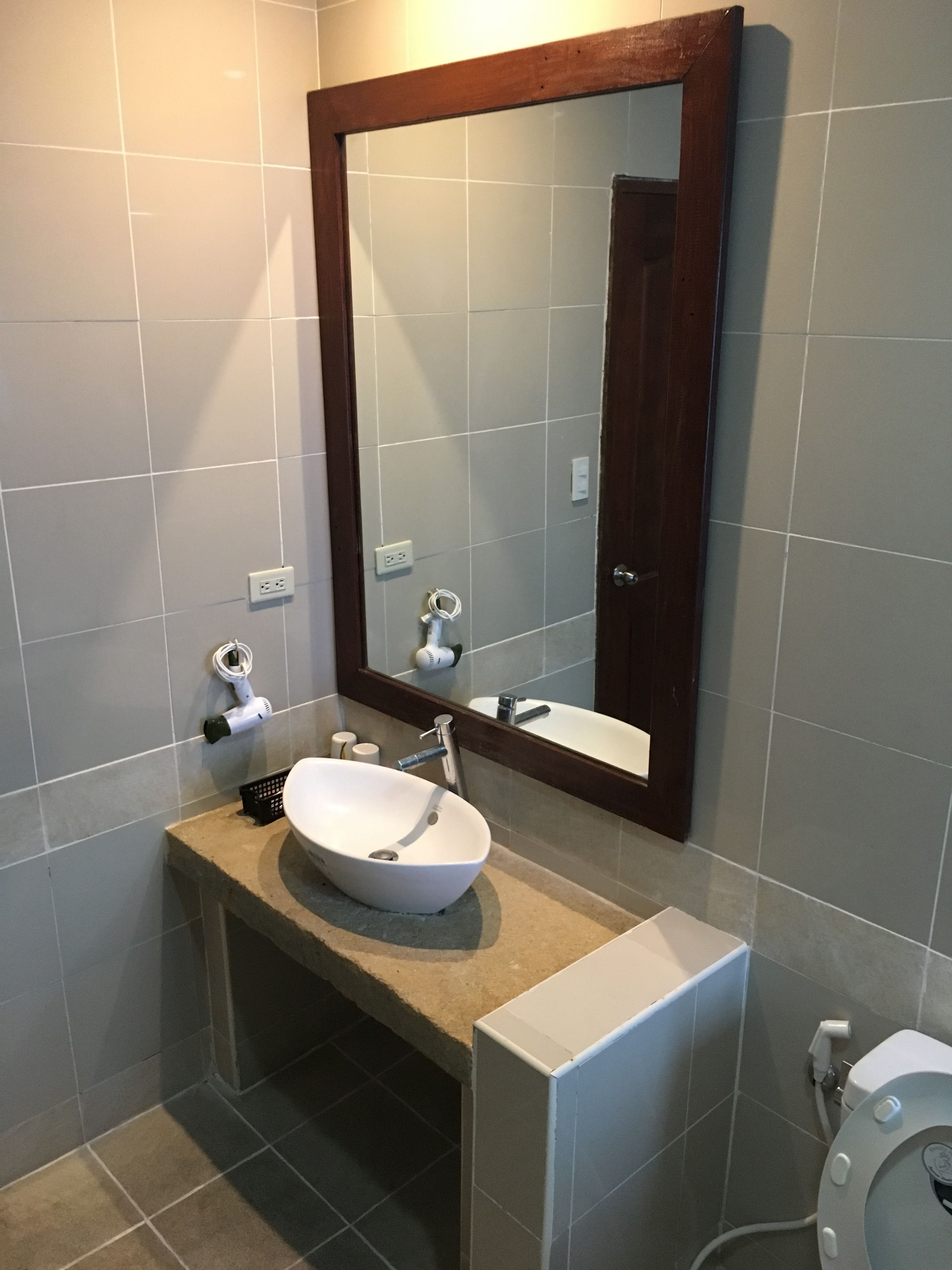 standard room | bathroom sink