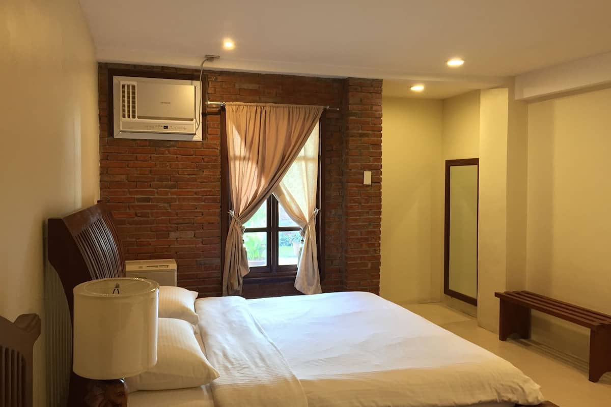 1 bedroom, in-room safe, desk, iron/ironing board