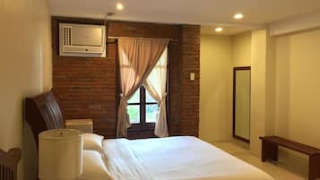 In-room safe, desk, iron/ironing board, free WiFi