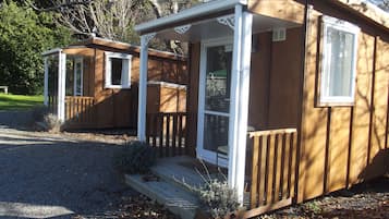 Basic Cabin, Multiple Beds, Shared Bathroom