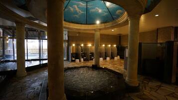 室內 SPA 浴池
