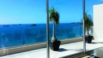 Family Townhome, 3 Bedrooms | Balcony