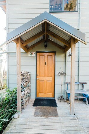 Interior entrance - Te Kuiti Bruny Island Cottage (Alonnah)