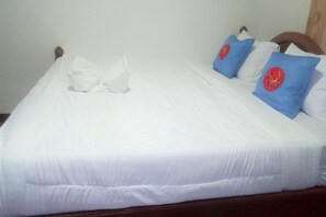 Standard Room | Free WiFi, bed sheets - Nantawan House (Ko Lanta)