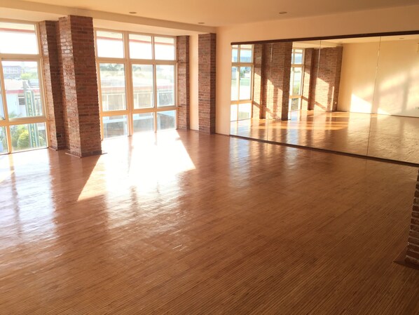 Yoga - Mango Valley Hotel 3 (Olongapo)