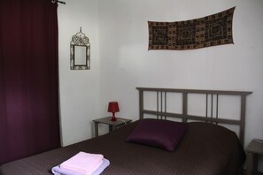 5 quartos, ferros/tábuas de passar roupa, Wi-Fi, roupa de cama