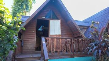 Blackout curtains, free WiFi