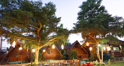 RoomQuest Golden Triangle Premium Collection