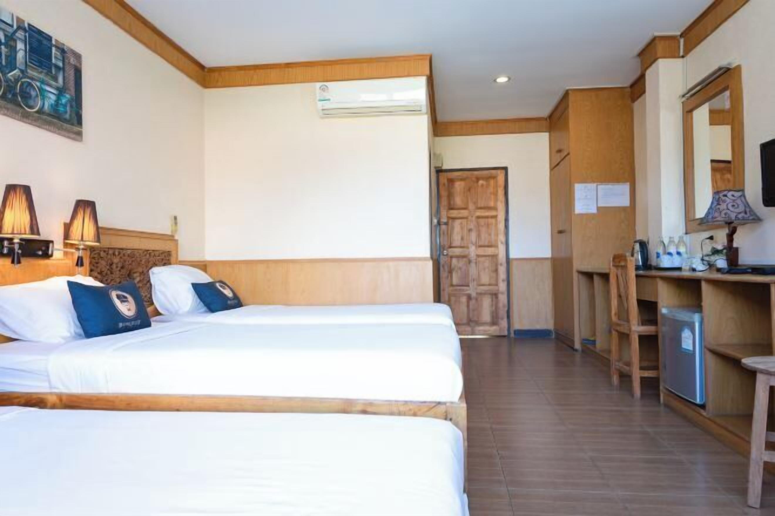 Blackout curtains, free WiFi