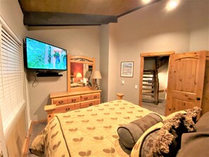 3 bedrooms, iron/ironing board, travel cot, free WiFi