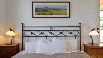 3 slaapkamers, een strijkplank/strijkijzer, gratis wifi, beddengoed