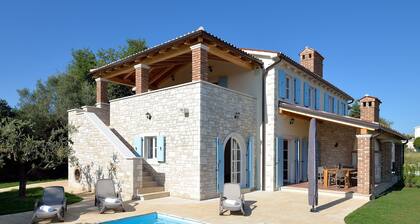 Beautiful villa, private pool, seaview, olive garden (sleeps 7-8)