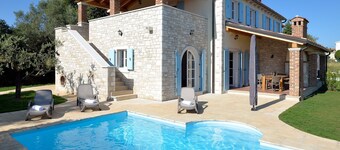 Beautiful villa, private pool, seaview, olive garden (sleeps 7-8)