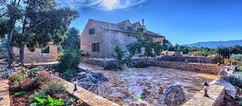 Finca Hvar - 3 individual houses, 5 bedrooms, bicycles for all, and a pool by MyWaycation