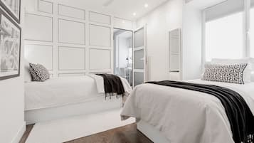 4 bedrooms, in-room safe, desk, iron/ironing board