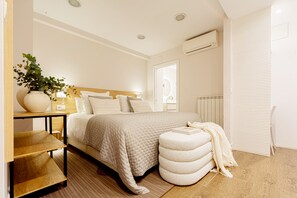 4 bedrooms, in-room safe, desk, iron/ironing board