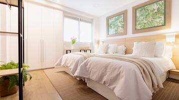 4 slaapkamers, een kluis op de kamer, een bureau