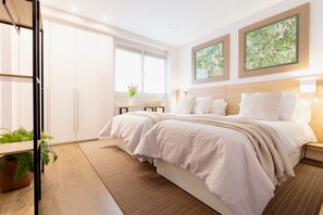 4 Schlafzimmer, Zimmersafe, Schreibtisch, Bügeleisen/Bügelbrett
