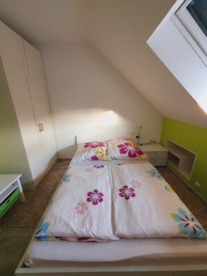 1 bedroom, in-room safe, free WiFi, bed sheets