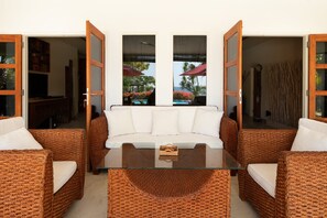 TV, DVD player, books, music library - Beachfront Villa Damai in top location quiet and newly renovated! (Tegallenga/Kalisada)