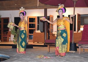 Banquet hall - Beachfront Villa Damai in top location quiet and newly renovated! (Tegallenga/Kalisada)