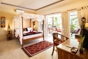 3 bedrooms, in-room safe, iron/ironing board, free WiFi - Beachfront Villa Damai in top location quiet and newly renovated! (Tegallenga/Kalisada)