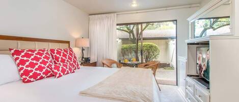 1 makuuhuone, työpöytä, silitysrauta/-lauta, vauvan matkasänky