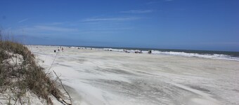 3 Quail St 4th Row Less than 100 strides to Beach Swim Pool H Spa 4bdr/3bathr