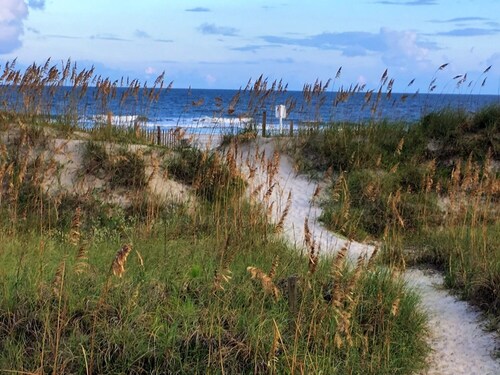 3 Quail St 4th Row Less than 100 strides to Beach Swim Pool H Spa 4bdr/3bathr