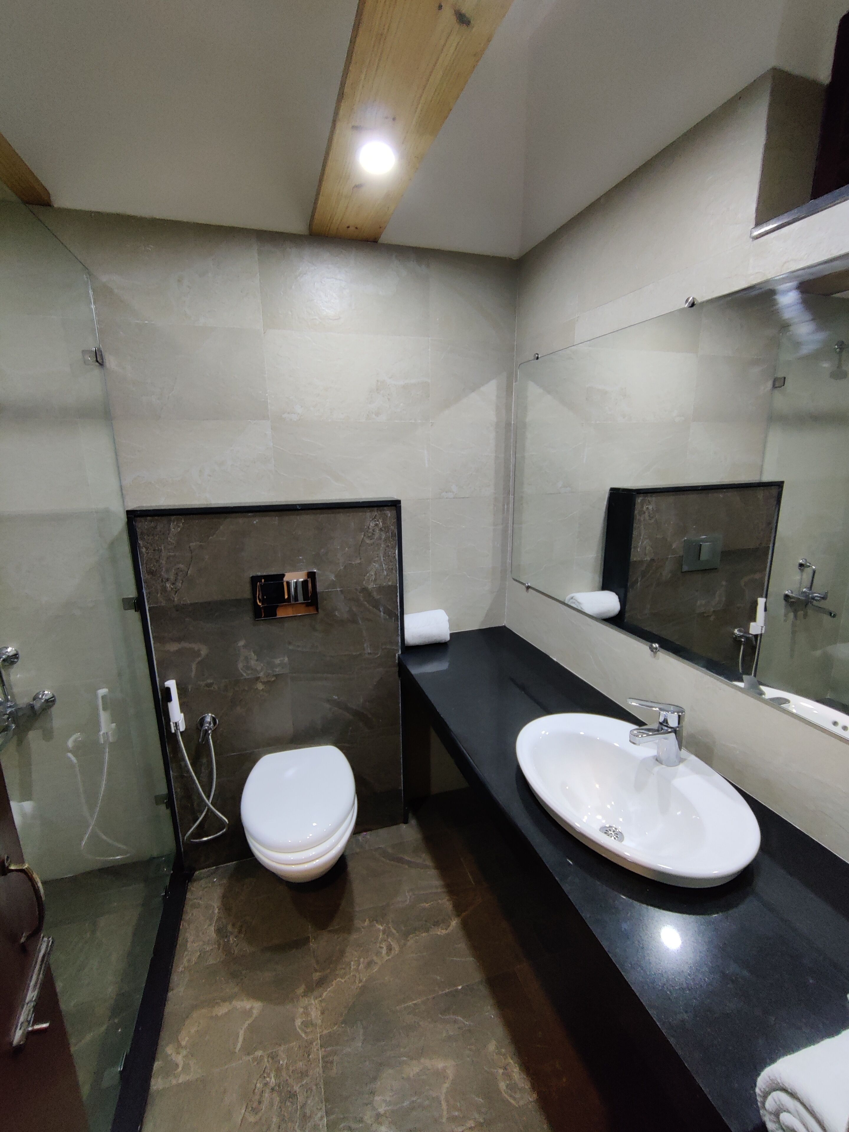 Club Double Room | Bathroom | Shower, towels