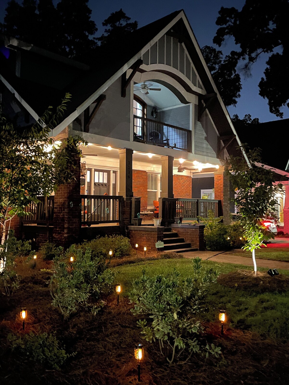 Beautiful Custom Renovated Downtown Bungalow!