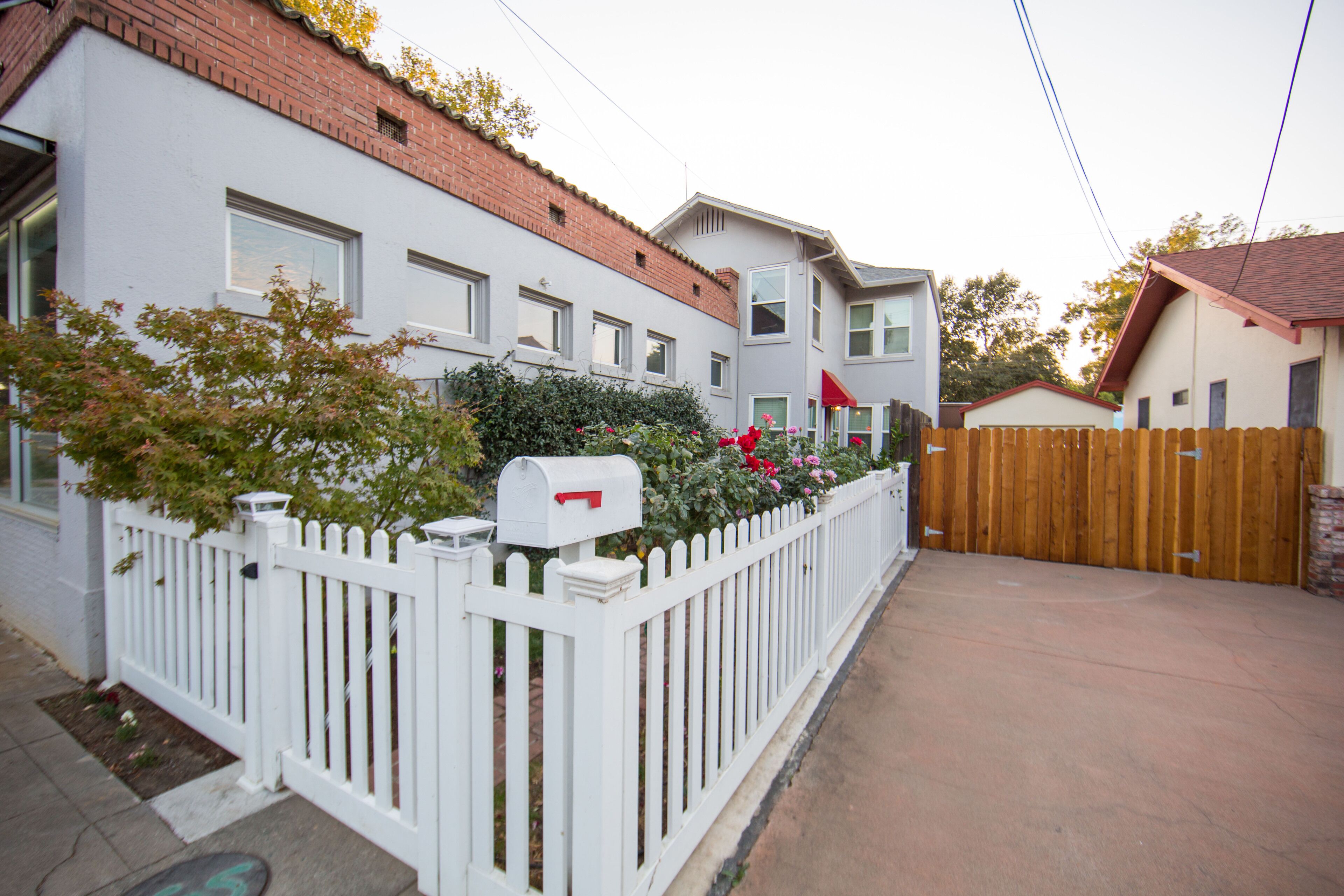 King and Queen Bed, gourmet kitchen & perfect location!