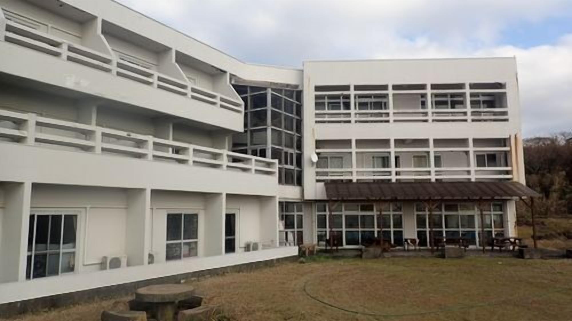 Mặt tiền nơi lưu trú