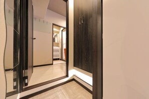 비즈니스 더블룸 | 노트북 작업 공간, 암막 커튼, 무료 WiFi, 침대 시트