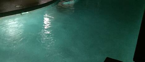 Een verwarmd zwembad