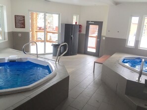 Interior - NICE CONDO! Great Location, Reviews, Hot Tub, 2 Bd, Walk or free bus to ski! (Breckenridge)