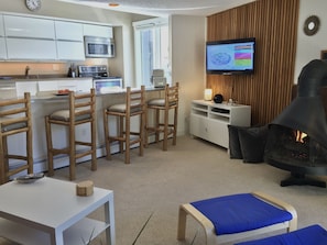 Interior - NICE CONDO! Great Location, Reviews, Hot Tub, 2 Bd, Walk or free bus to ski! (Breckenridge)