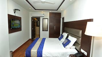 Luxury Room | Minibar, in-room safe, desk, soundproofing