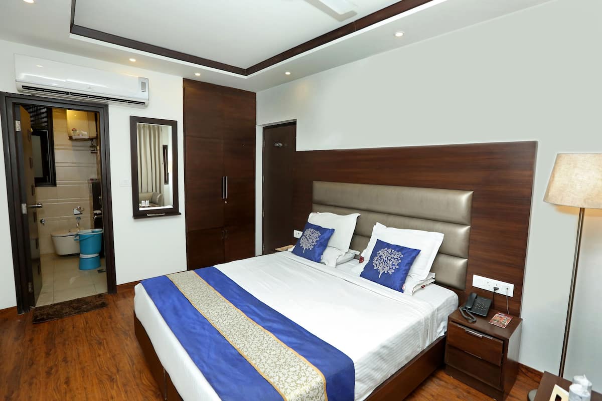 Minibar, in-room safe, desk, soundproofing
