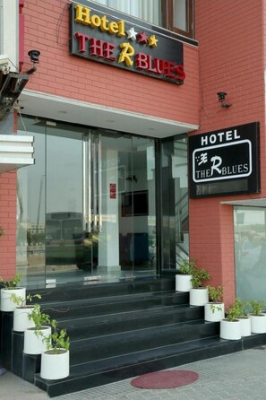 Exterior - Hotel The R Blues (New Delhi)